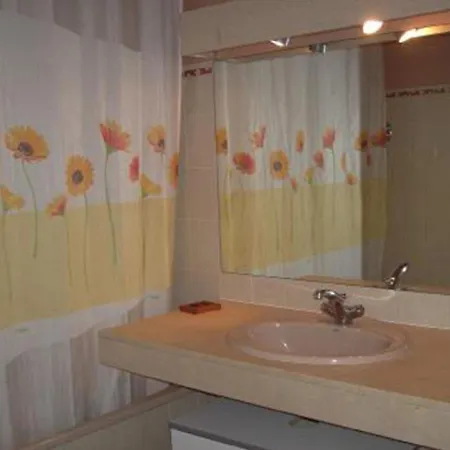 Tasteful In With Balcony 아파트 로슈포르