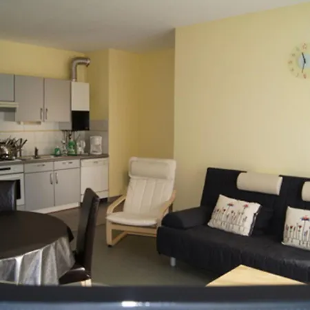 Tasteful In With Balcony 아파트 로슈포르