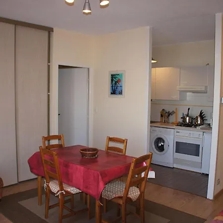 Tasteful In With Balcony 아파트